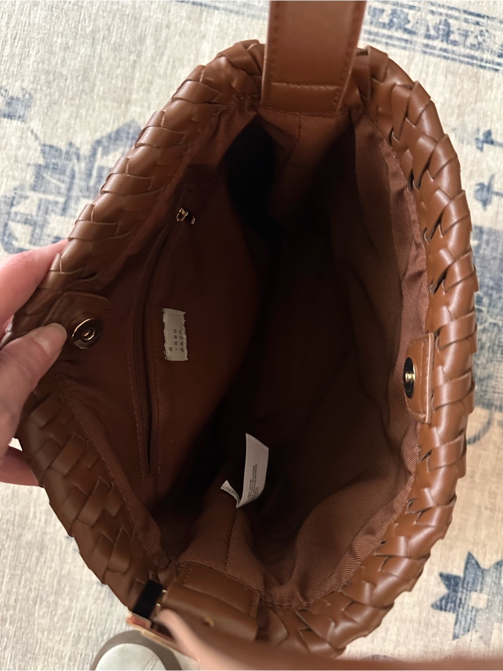 a new day Woven Shoulder Bag in Chestnut Brown - Picture 4 of 6